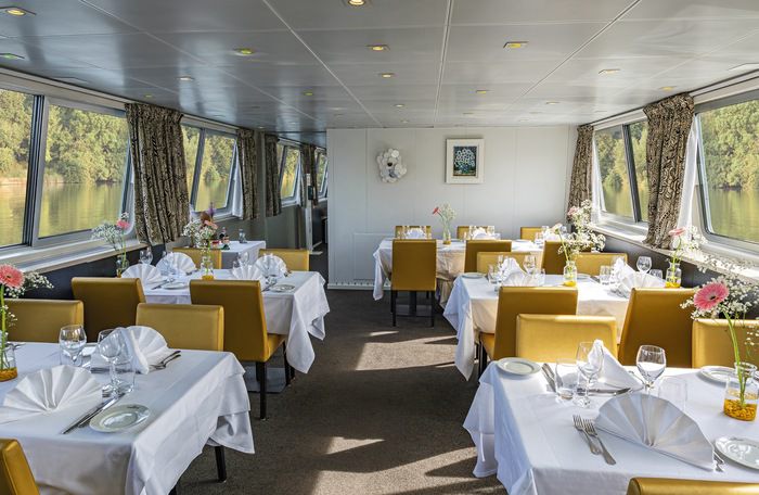 Restaurants, Bars & Cafés on MS Madeleine